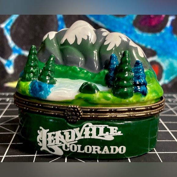 RARE Vintage Mountainside Stream Scene Limoges Style Hinged Trinket Box - Picture 5 of 12